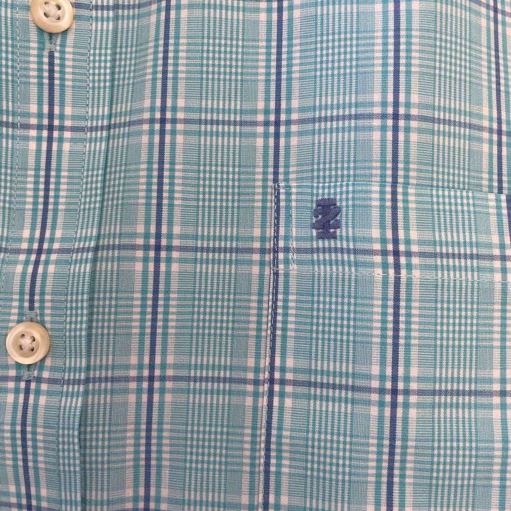 Izod Men’s Blue and White Long Sleeve Button Down.  Size Large.